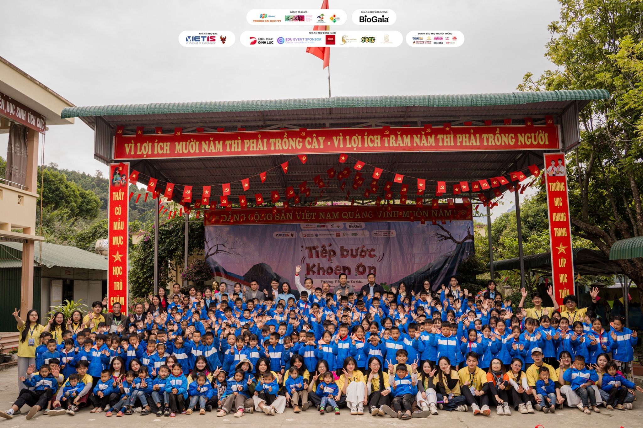 CÂU LẠC BỘ VÌ CỘNG ĐỒNG IGO LAN TỎA YÊU THƯƠNG TRONG HÀNH TRÌNH “TIẾP BƯỚC KHOEN ON” TẠI LAI CHÂU